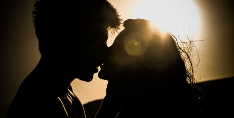 Как намекнуть парню на поцелуй и не попасть в неловкую ситуацию