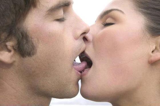 как научиться целоваться первый раз с парнем