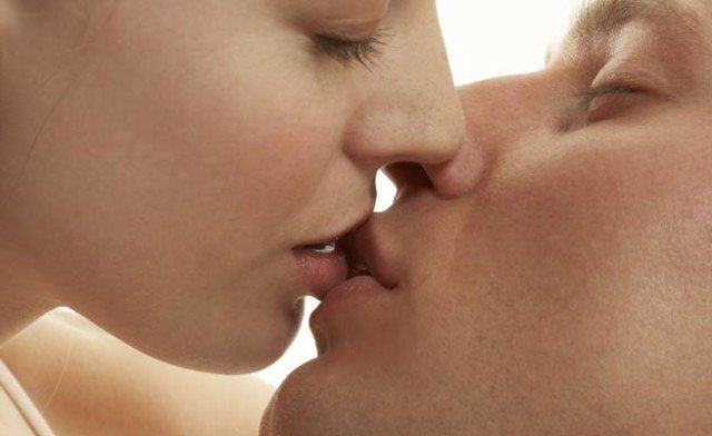 как научиться целоваться первый раз видео