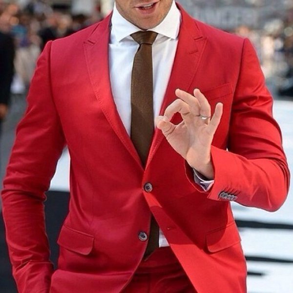 красный мужской пиджак