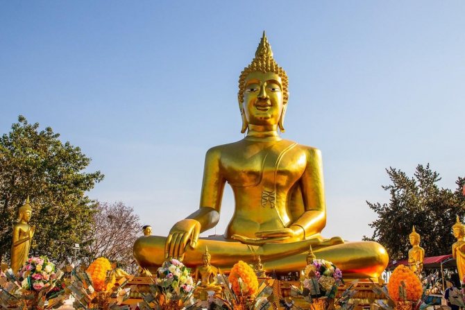 Позолоченная статуя Будды