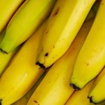 Свежие спелые бананы