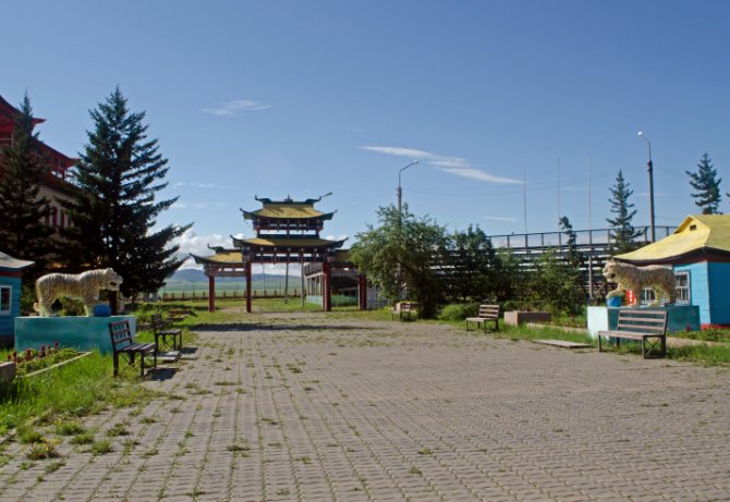 Вид на Южные ворота Иволгинского дацана. Фото: Ольга Ладыгина