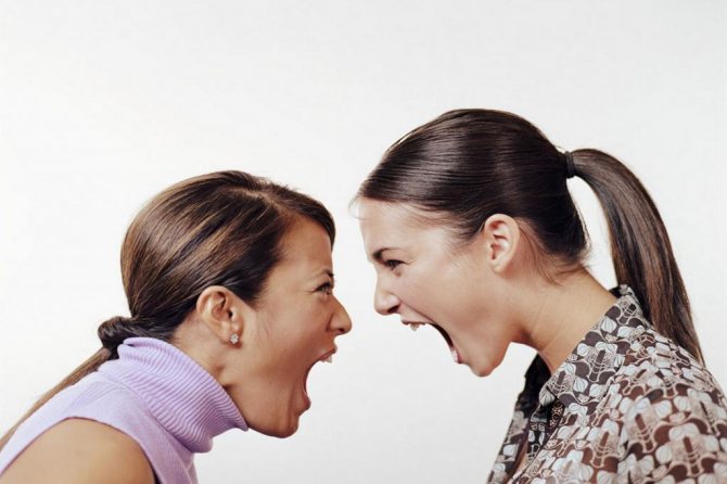 Женщины кричат друг на друга